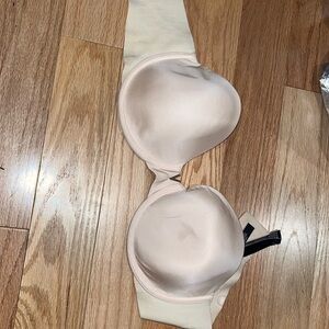 36D Victoria’s Secret strapless bra